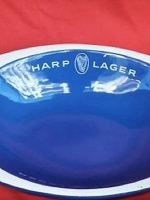 Порцеланов рекламен пепелник Harp Lager от 60-те години