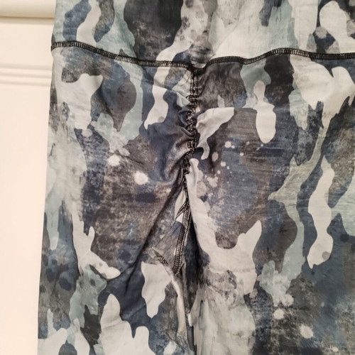 BAYA sports set like new, capri leggings small size