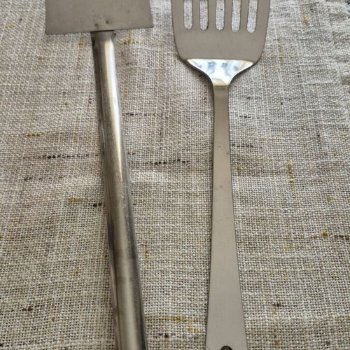 Spatulas used, set of two pieces
