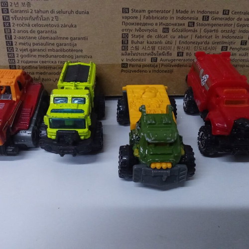 Matchbox toy cars used, set of 4 trucks and construction vehicles