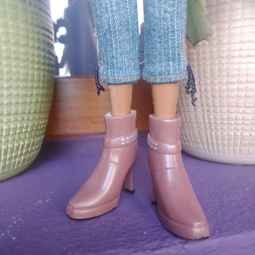 Bratz Sasha doll used with original Yasmin outfit