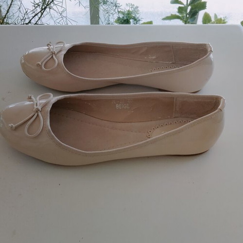 Sweet Shoes beige patent leather ballerinas, size 40