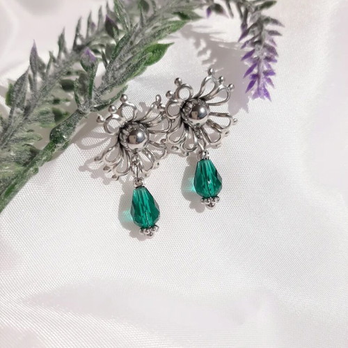 Handmade stud earrings with Austrian Crystal Beads, new, green and silver