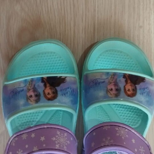 Frozen District sandals for girls size 25 like new, purple and turquoise