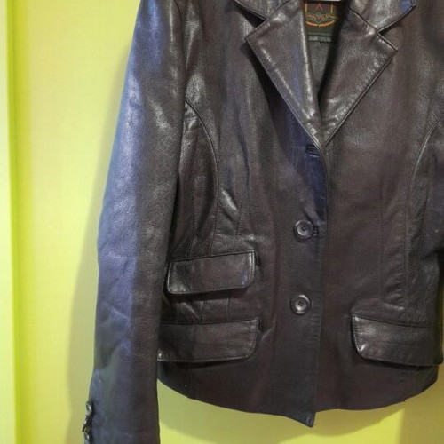 Tomahawk leather women's jacket like new, missing one button