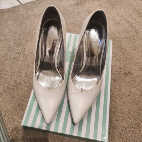 Bershka pumps size 37 like new, white with unique heel
