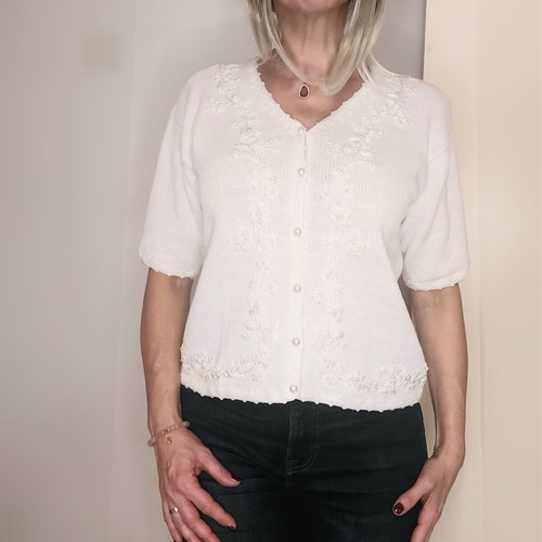Sellecca women's white blouse like new with pearl buttons and embroidered designs size M