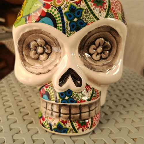 Ashtray new skull-shaped