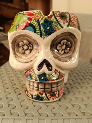 Ashtray new skull-shaped