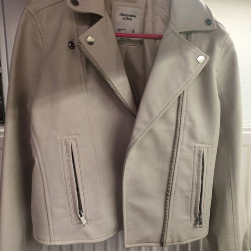Abercrombie short cream jacket like new