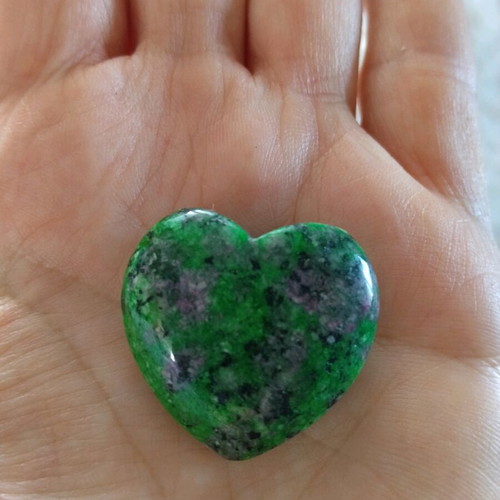 Ruby Zoisite heart 3 cm with Reiki energy and pouch new