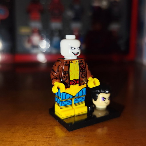 Morph Brown Coat minifigure like new with accessories
