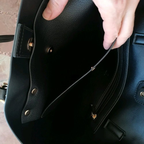 Axel shoulder bag black like new