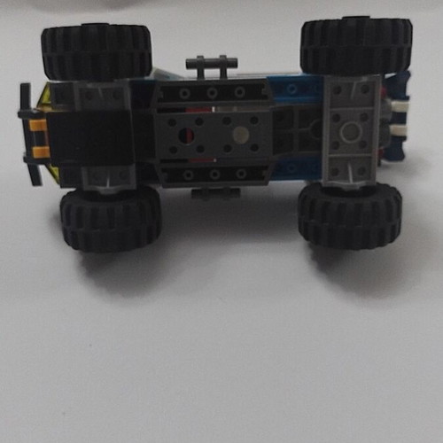 Lego 60218 set like new with assembly book, missing scorpion
