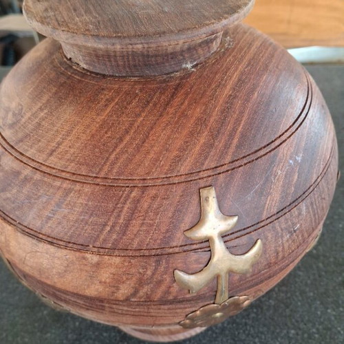 Wooden flowerpot decorated with brass used
