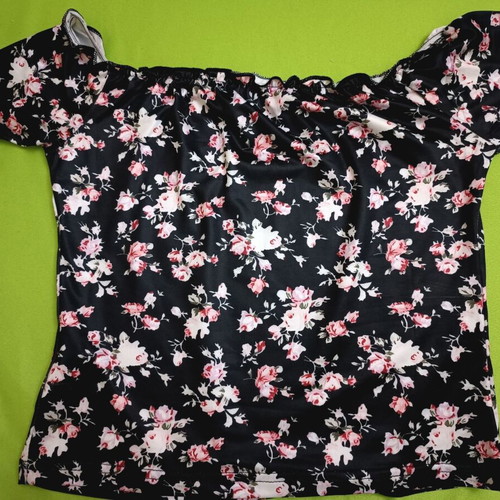 Elegant blouse new with dropped sleeve and floral pattern, size XS