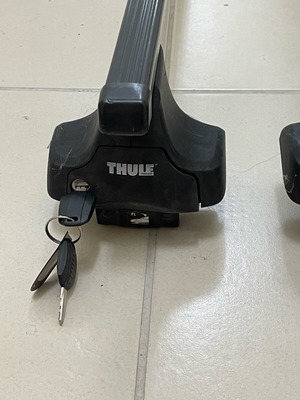 Thule bars like new