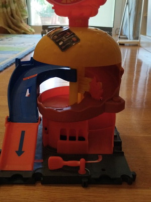 Hot Wheels small track like new