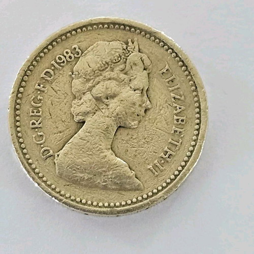 English One Pound 1983 like new with inverted engraving