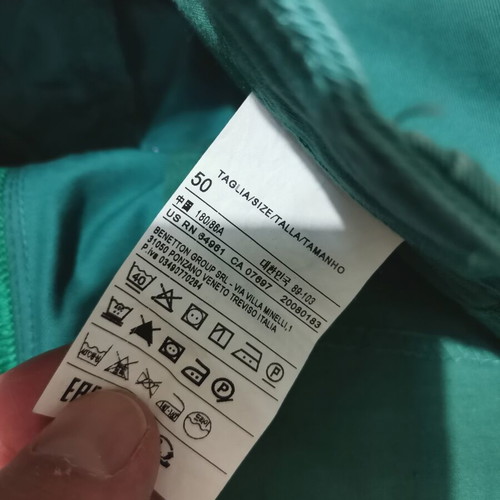 Benetton Bermuda shorts like new, size 50, green