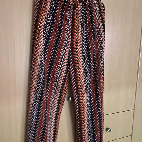 Patterned pants new, size L, multicolor