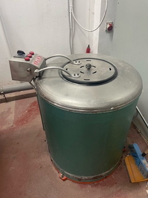 Water extractor for clothes used, industrial