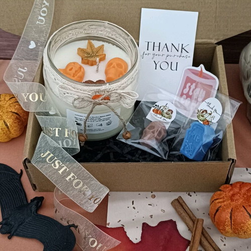 Pumpkin Bourbon Spiced Gift Set with 300ml Soy Candle and Wax Melts