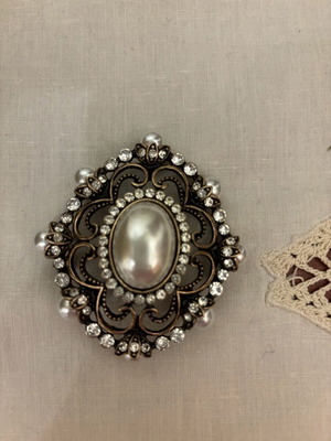 Decorative home ornament with pearls and zircon new