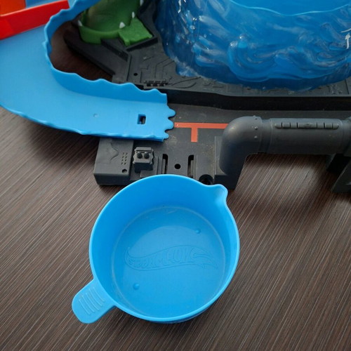 Hot Wheels Gator Car Wash track like new