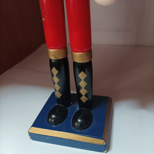 Ξύλινος καρυοθραύστης vintage χειροποίητος βαμμένος με λάκκα μεταχειρισμένος