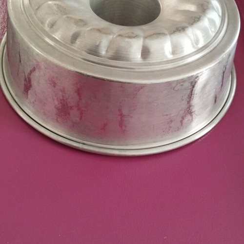 Bundt cake pan made of aluminum like new