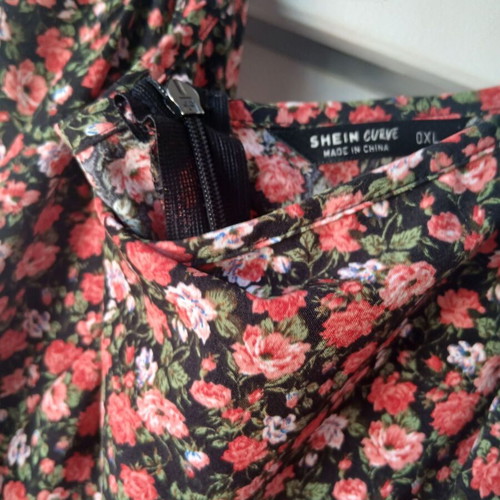 Shein floral dress like new, size XXL, colorful, knee length
