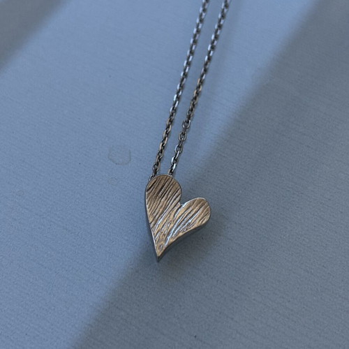 Heart necklace like new
