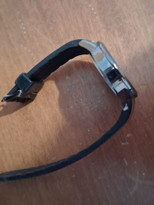 Q&Q watch like new, black and orange