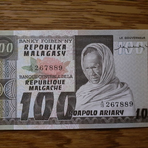 Madagascar 100 Francs banknote 1974 P#63a UNC