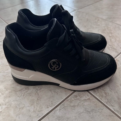 Modenas women's athletic shoes black like new