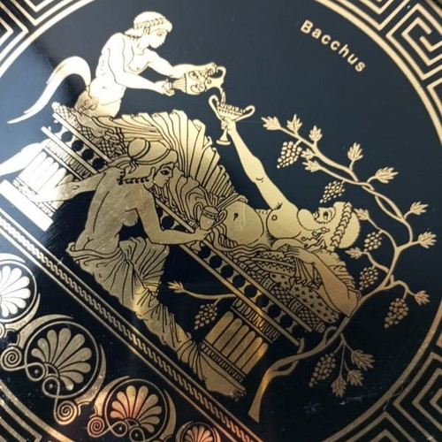 Decorative plate with gold details like new, diameter 0.23