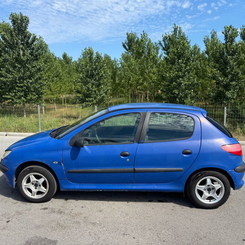 Peugeot 206 used, fully functional, ready for transfer