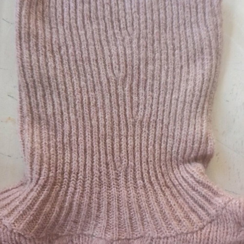Pink salmon turtleneck sweater like new, one size with cable knit pattern