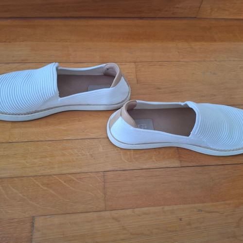 Ugg Australia women's slip-on knit sneakers size 41 white