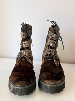 Alma en Pena modern ankle boots like new, brown and green