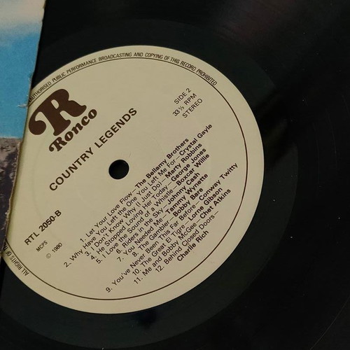 Country Legends vinyl record like new, 24 greats