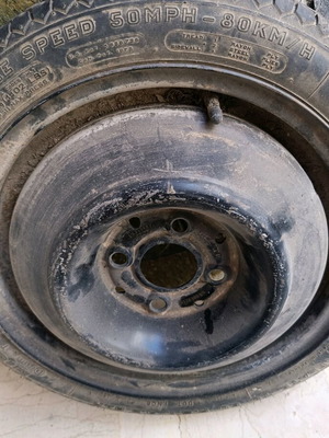 Ρεζέρβα 105/70/14 μεταχειρισμένη με ελαστικό Michelin και 4 μπουλόνια καρέ 4 επί 100