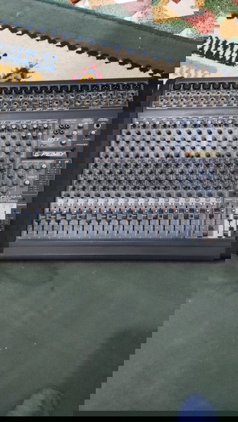 κονσόλα PEAVEY RQ 2318 Studio Mixer