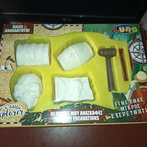 Excavation learning kit sealed with four molds and tools