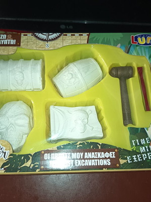 Excavation learning kit sealed with four molds and tools