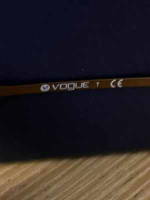 Vogue butterfly-shaped women's sunglasses with rhinestones