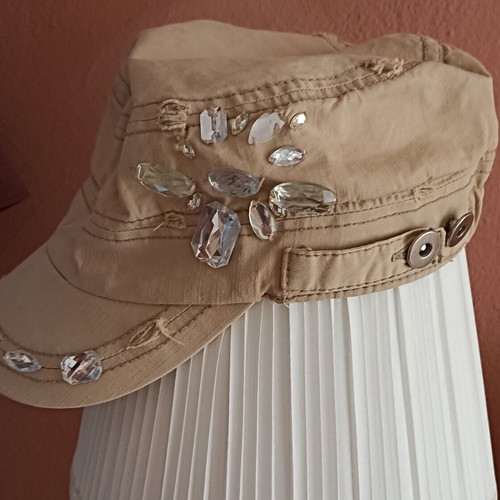 Doca women's hat beige cotton like new, sizes S M