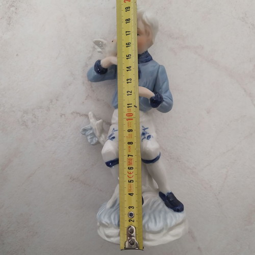 Vintage decorative figurines of boy and girl like new, 19 cm tall