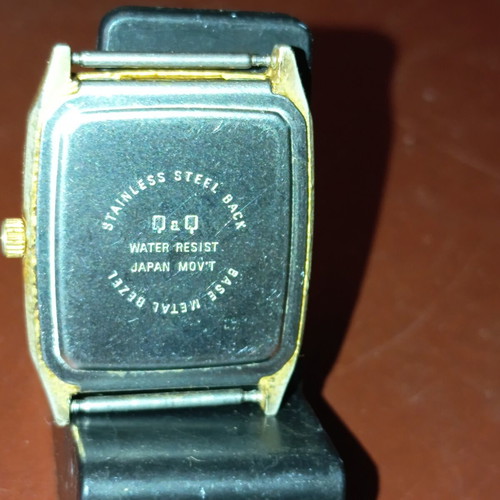 Q&Q watch quartz made in Japan, like new, black dial with gold details